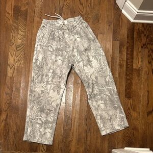 Hollister Men's Light Gray camo leaf Patterned Joggers